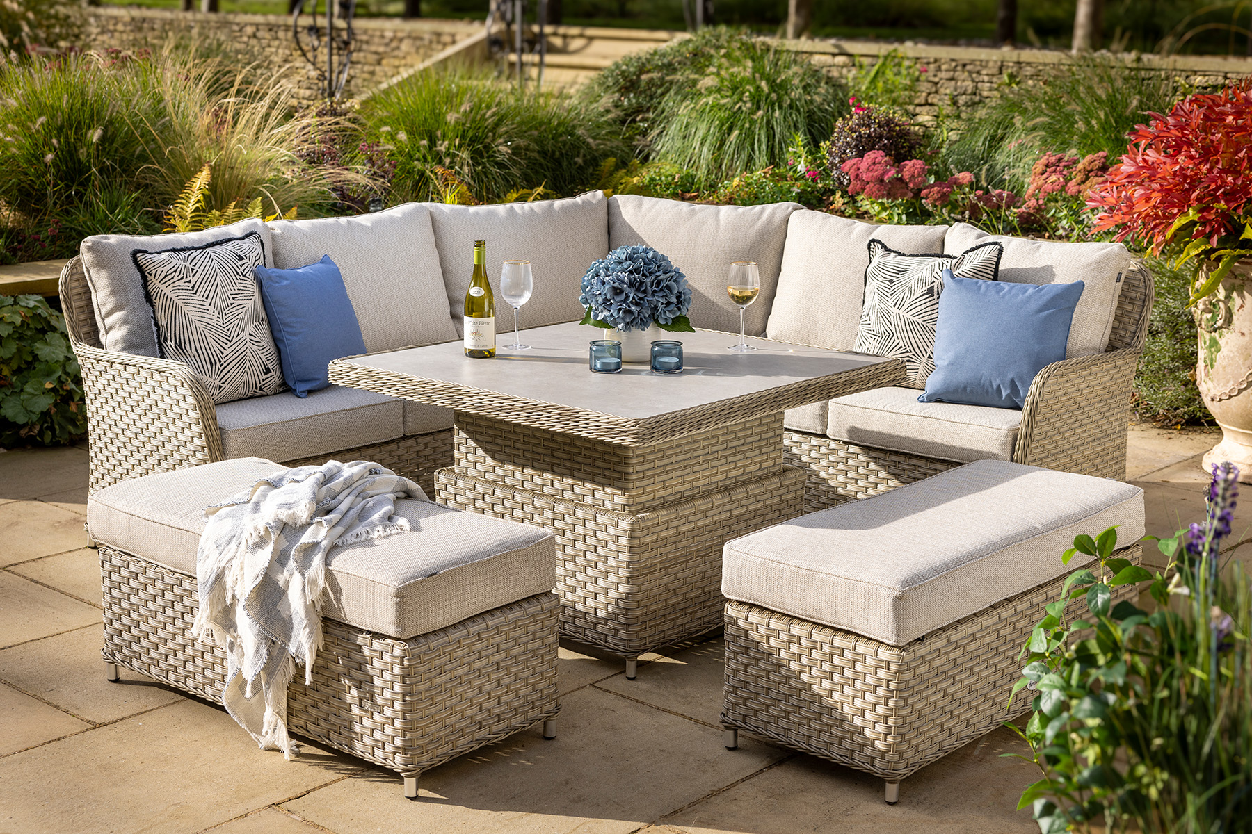 Eton Grand Square Casual Dining Set